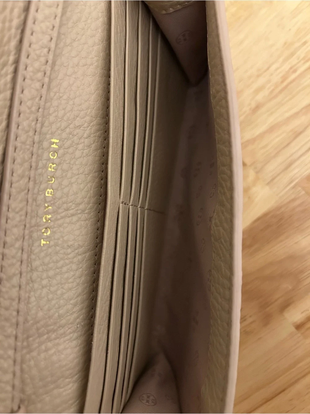 Tory Burch compact pebbled